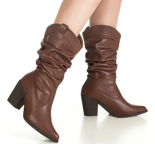 Bota Feminina Slouch Western Enrugado Bico Fino Country