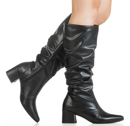 Bota Feminina Gigil Bico Fino Cano Longo Enrugado Slouch