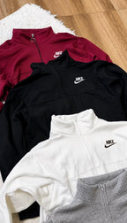 Jaqueta Feminina Nike Cropped Fleece Essential – Zíper Frontal