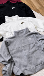 Jaqueta Feminina Nike Cropped Fleece Essential – Zíper Frontal