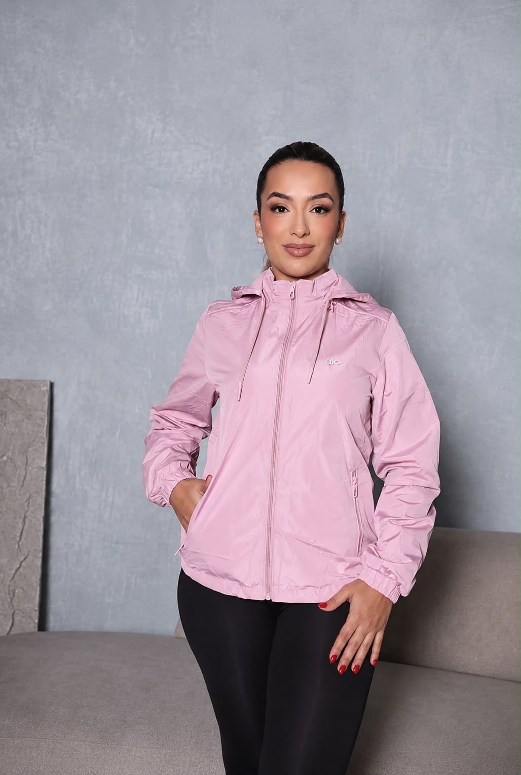 Jaqueta Corta-Vento Feminina Premium com Capuz