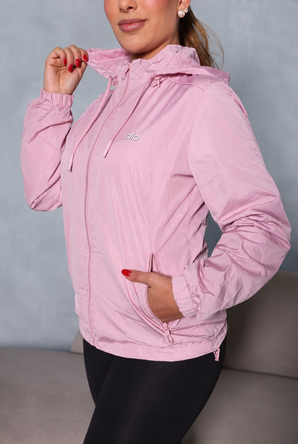 Jaqueta Corta-Vento Feminina Premium com Capuz
