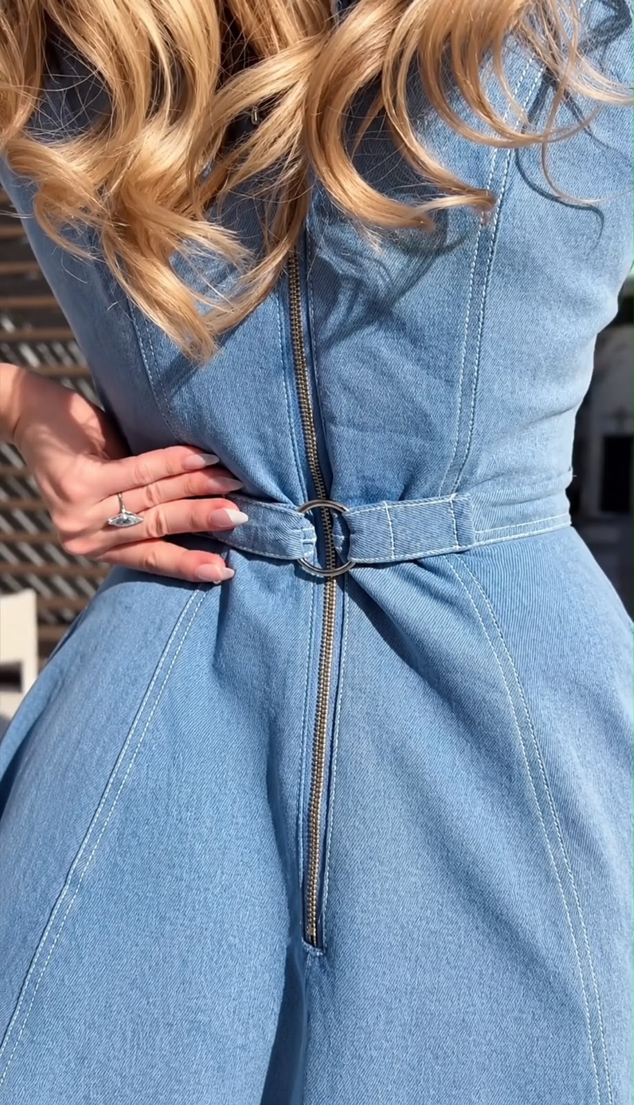 Vestido Jeans Estruturado com Gola Alta