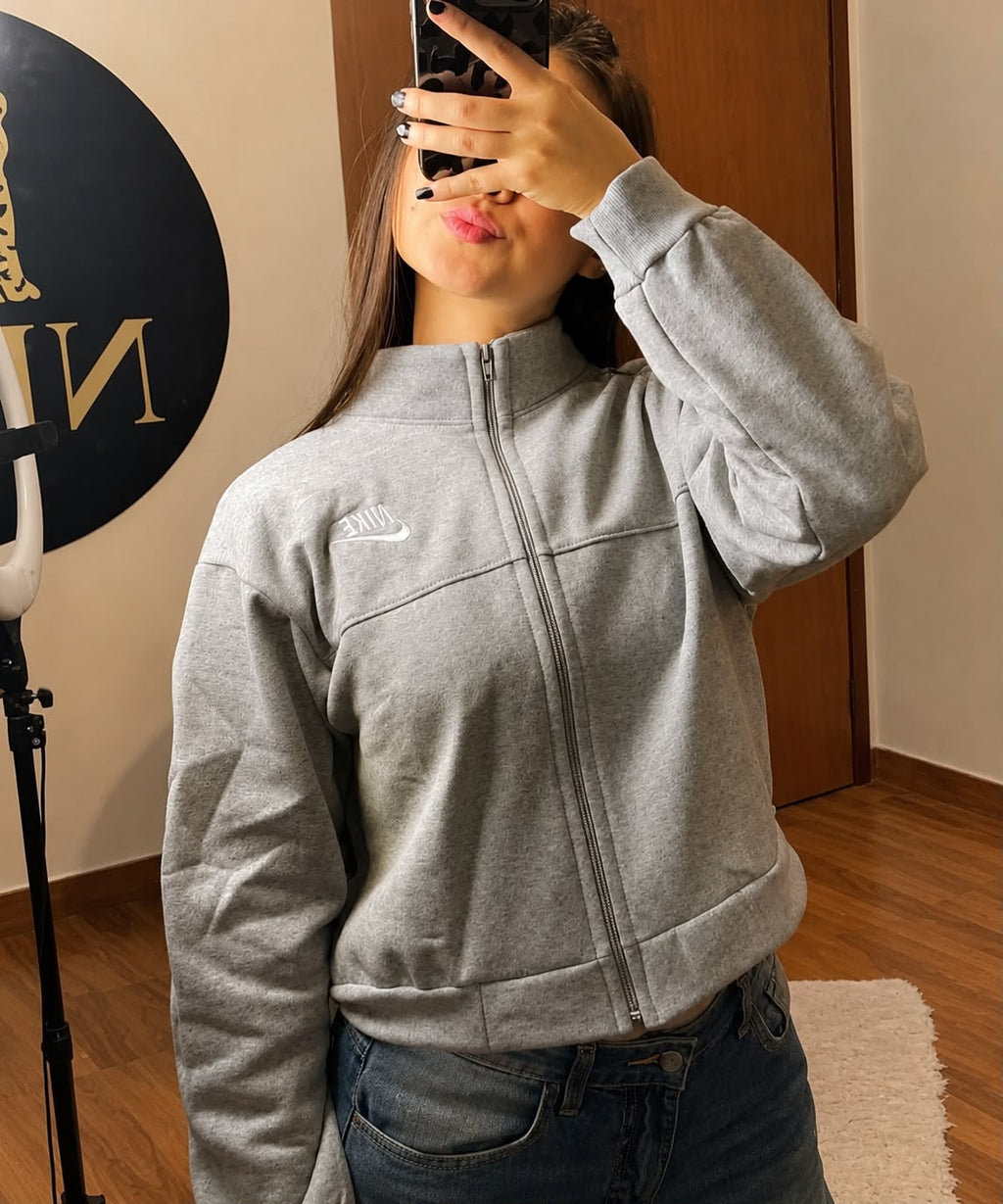 Jaqueta Feminina Nike Cropped Fleece Essential – Zíper Frontal