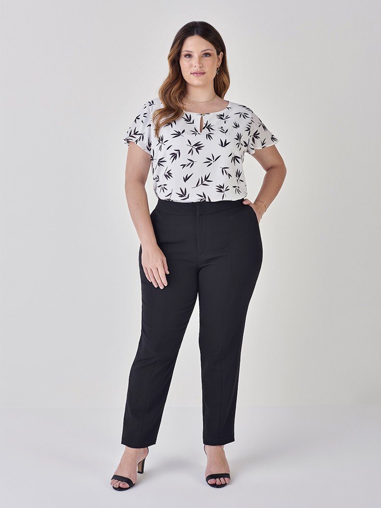 Calça Reta Slim de Alfaiataria Plus Size Preta Emiliana