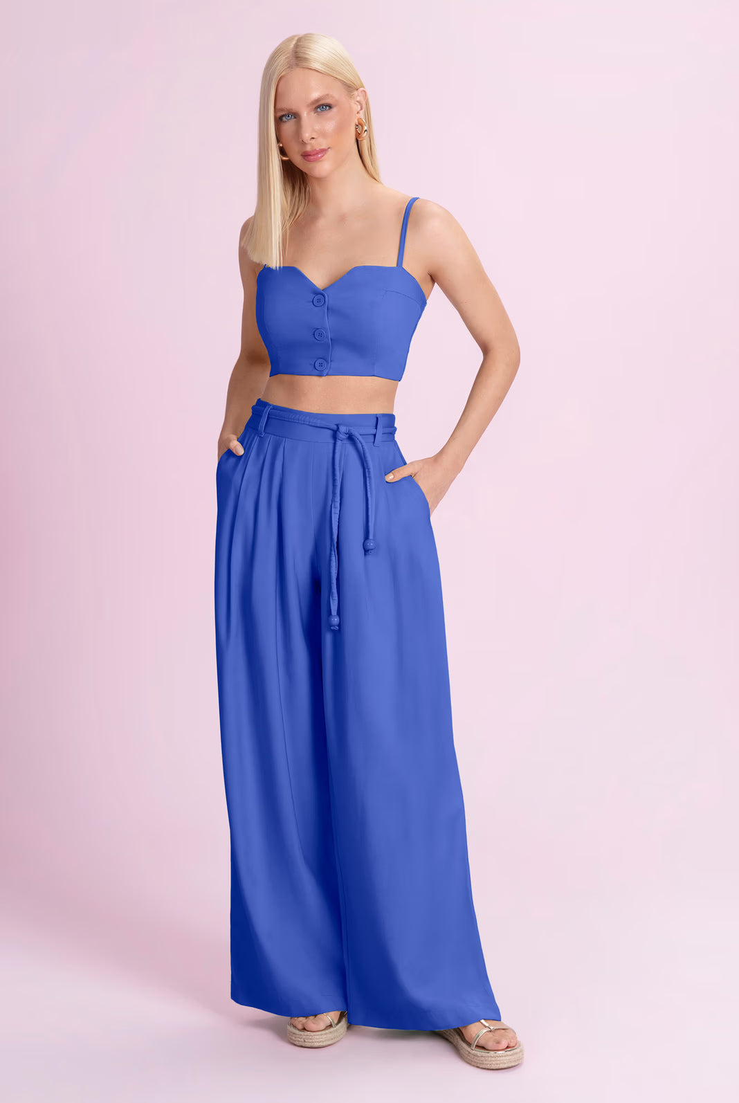 Calça alfaiataria pantalona com cinto
