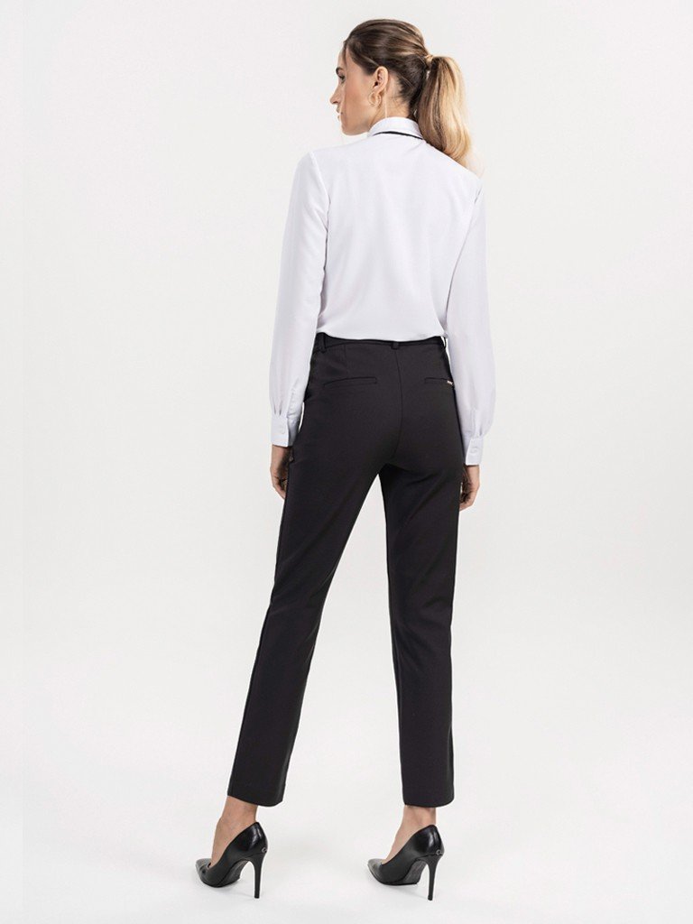 Calça Preta Reta Slim de Alfaiataria Lorena