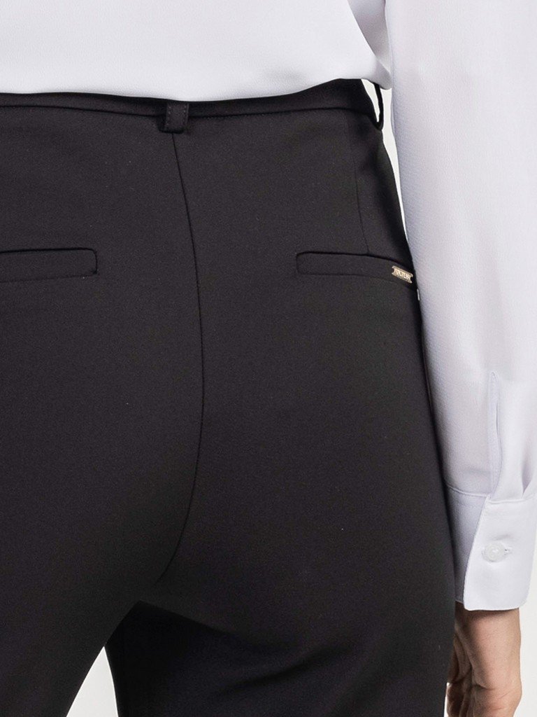 Calça Preta Reta Slim de Alfaiataria Lorena