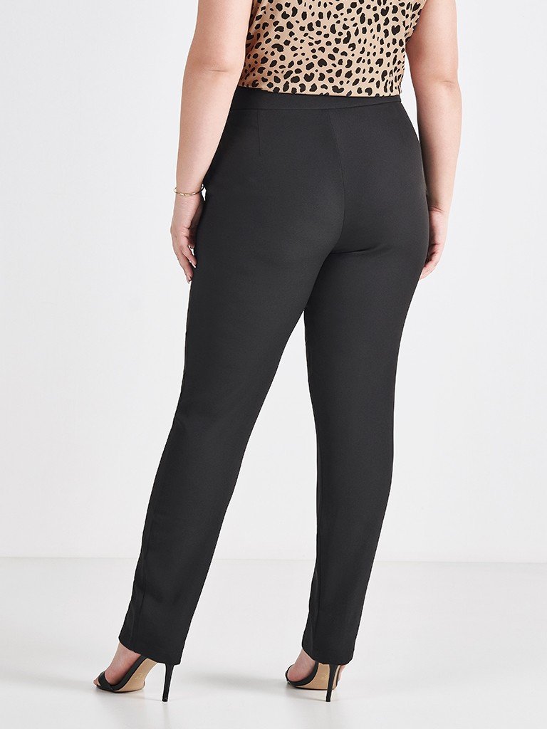 Calça Reta Slim de Alfaiataria Plus Size Preta Emiliana