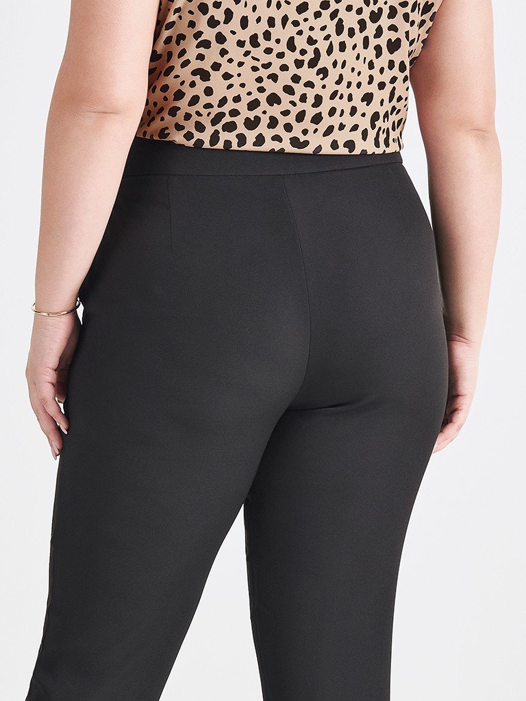 Calça Reta Slim de Alfaiataria Plus Size Preta Emiliana