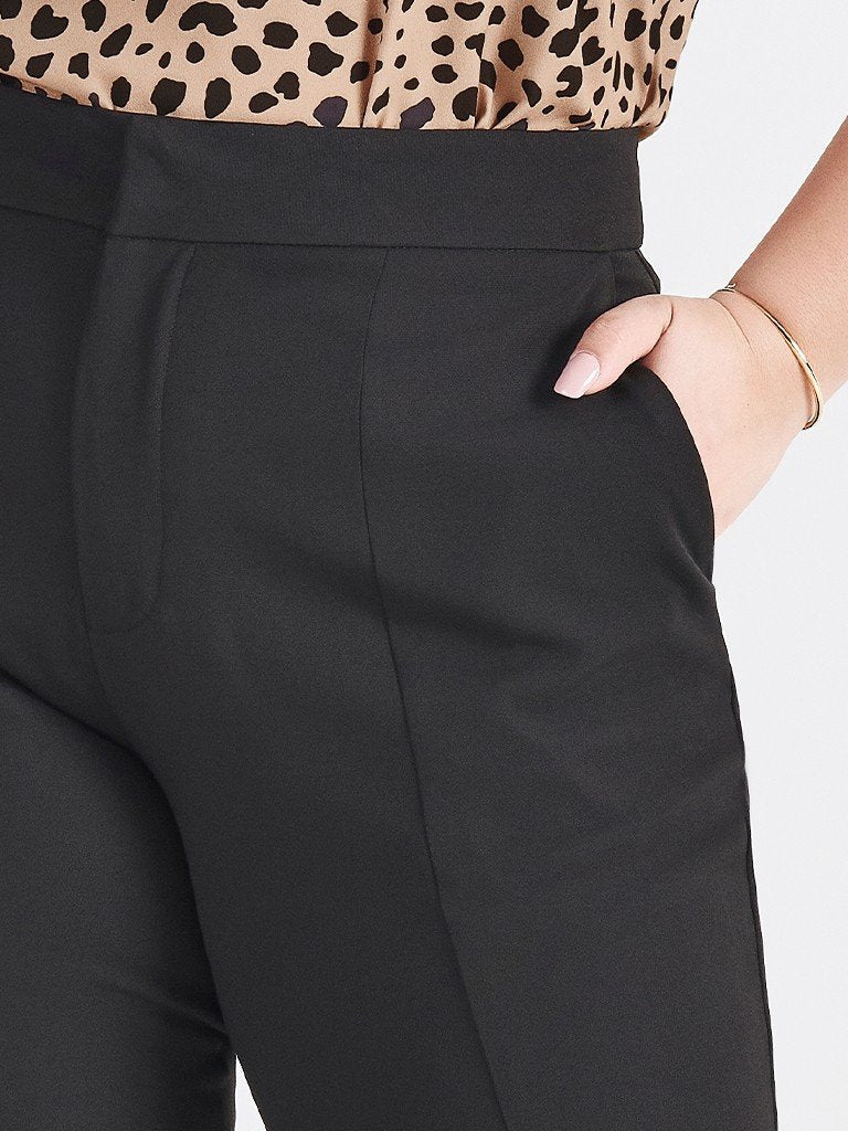 Calça Reta Slim de Alfaiataria Plus Size Preta Emiliana