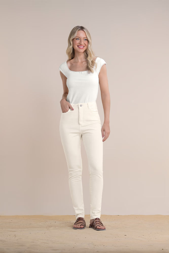 Calça jeans skinny básica em sarja com botão