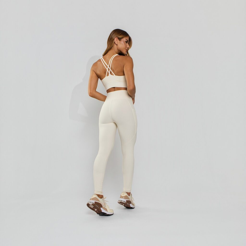Calça Legging Premium com Bolso e Recortes Tecido Texturizado Off White LG2387