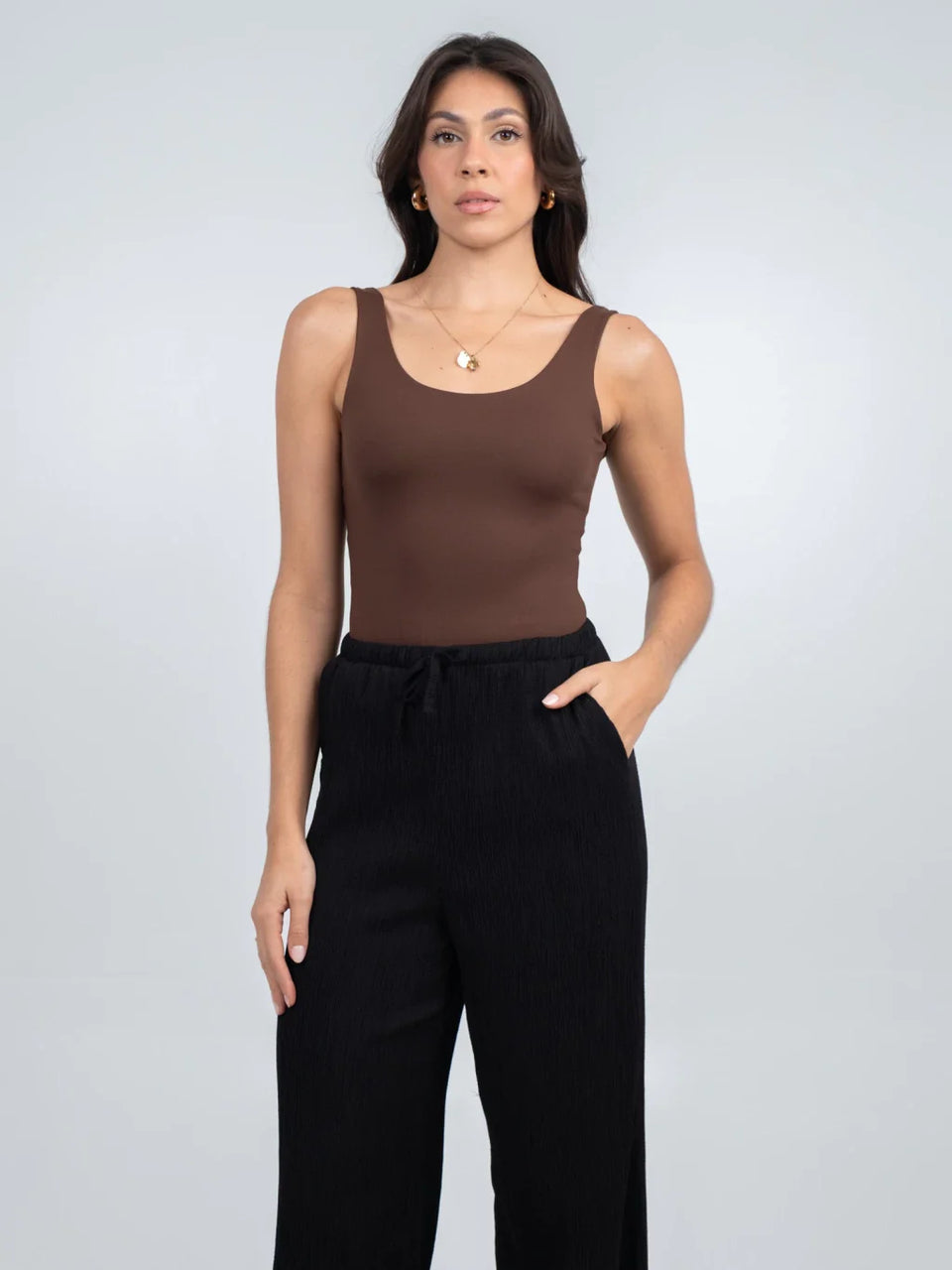 body decote quadrado brenda marrom