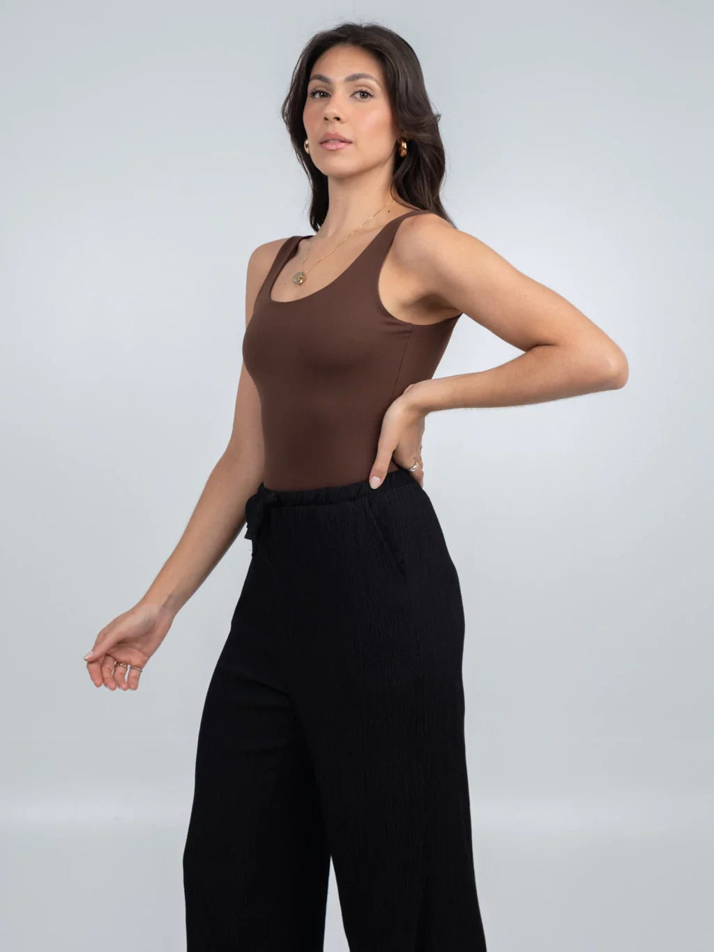 body decote quadrado brenda marrom