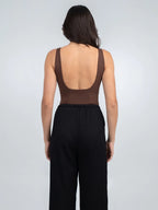 body decote quadrado brenda marrom