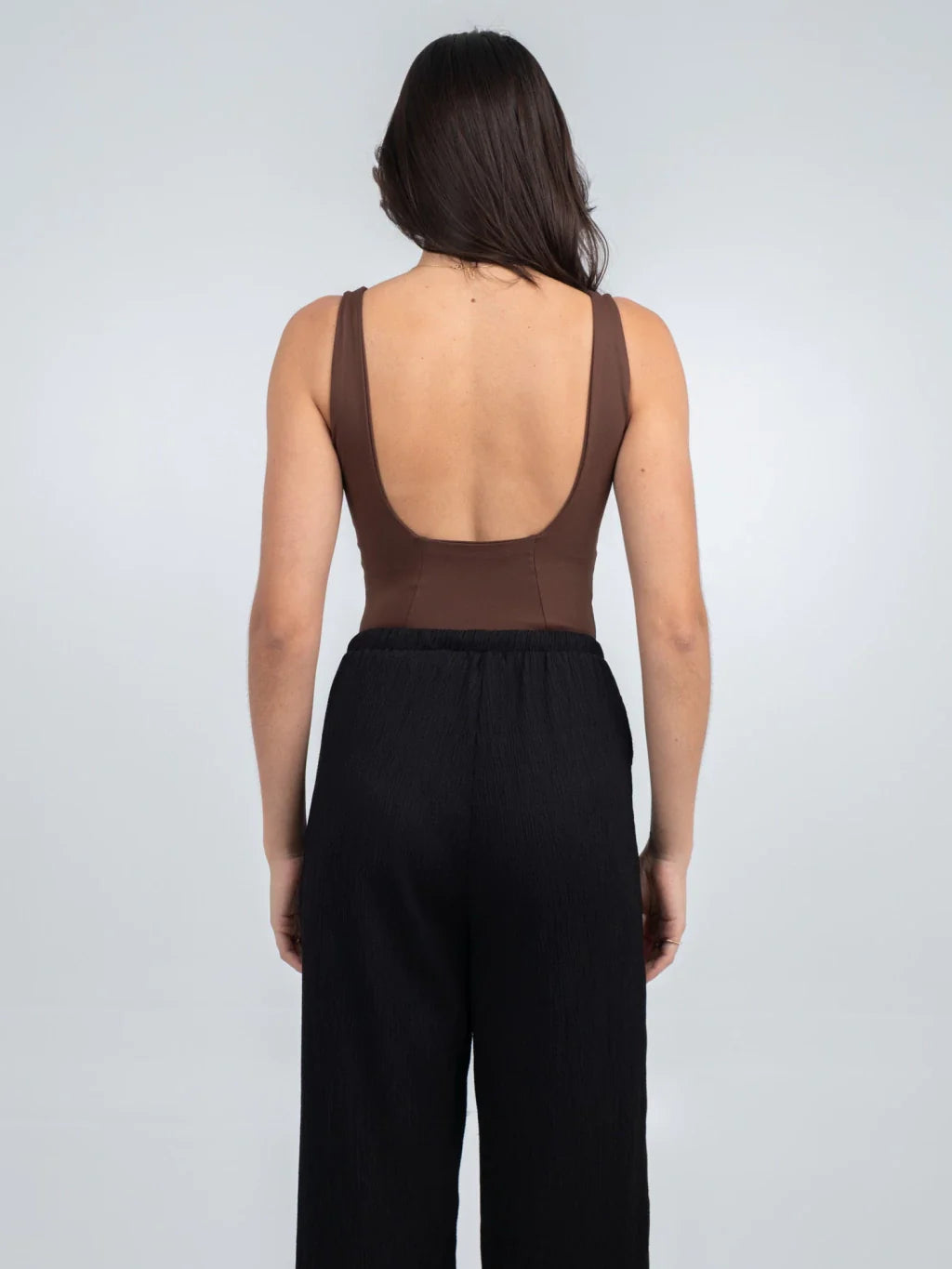 body decote quadrado brenda marrom