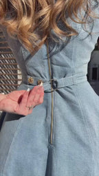 Vestido Jeans Estruturado com Gola Alta