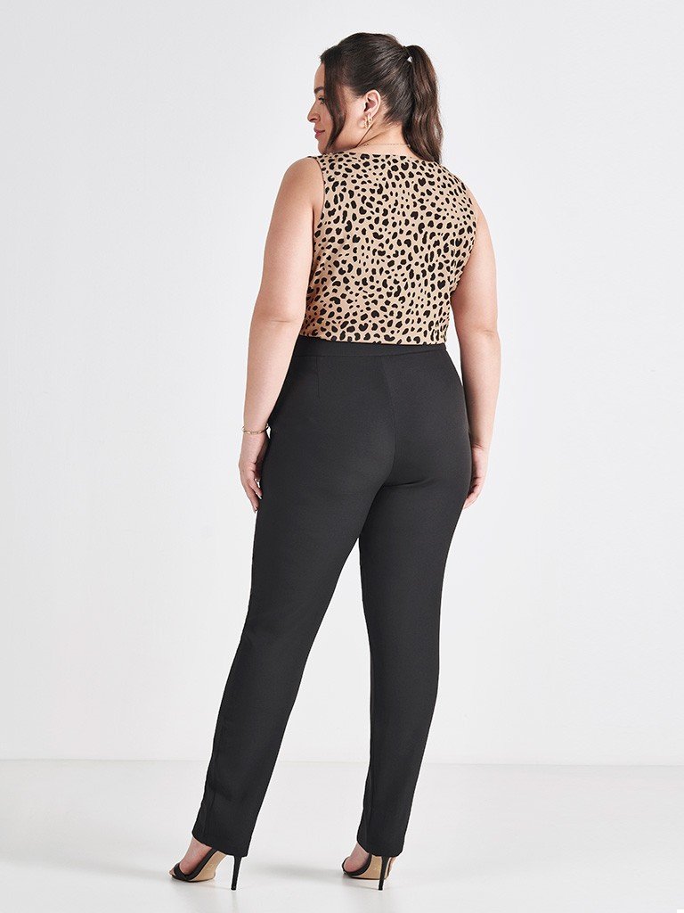Calça Reta Slim de Alfaiataria Plus Size Preta Emiliana