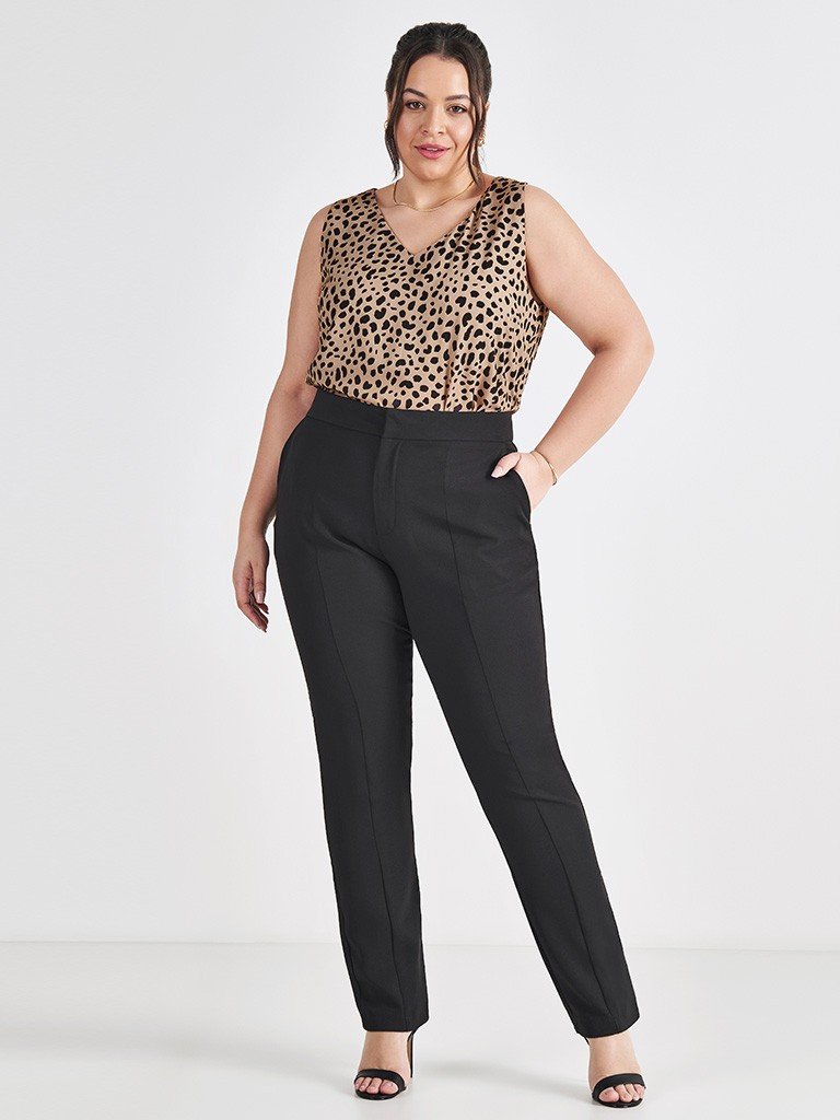 Calça Reta Slim de Alfaiataria Plus Size Preta Emiliana