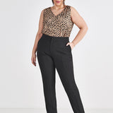 Calça Reta Slim de Alfaiataria Plus Size Preta Emiliana